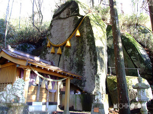 石割神社